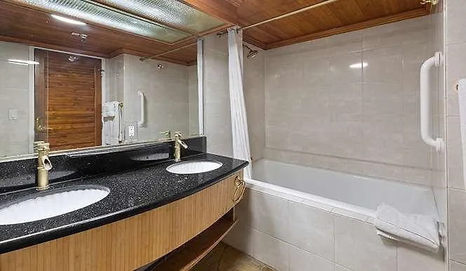 Bamboo Waikiki Apartment Honolulu